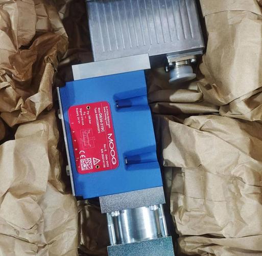 Plastic extruder melt pressure control s